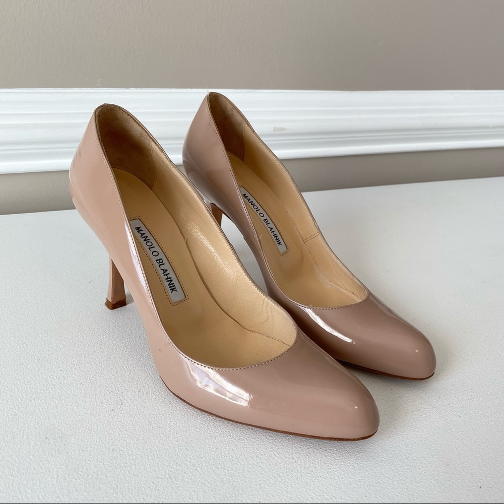 Manolo Blahnik Nude Patent Leather Lisa Pointed Toe Heel